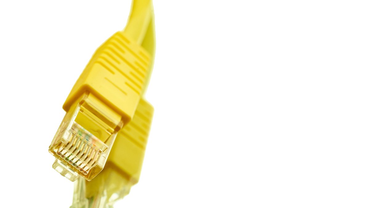 Cableado de red en un armario de comunicaciones
